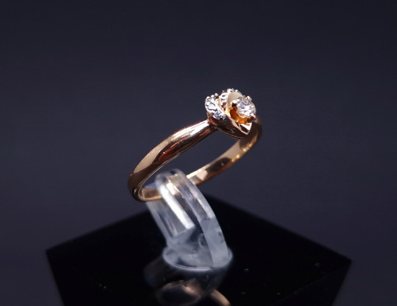 Gold ring with diamonds