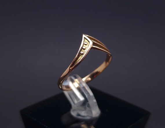 Gold ring 