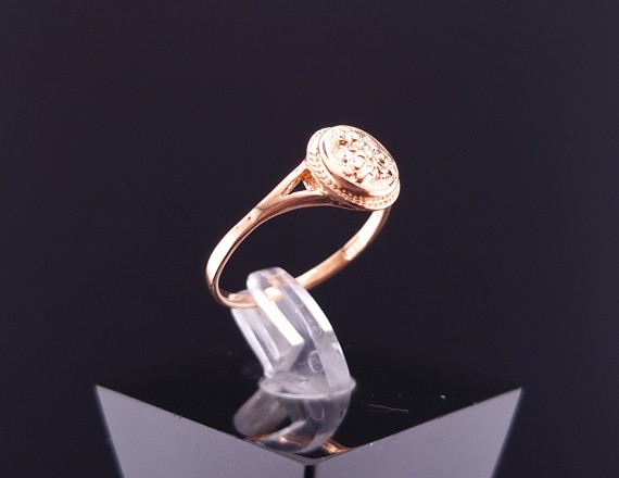 Vintage gold ring 