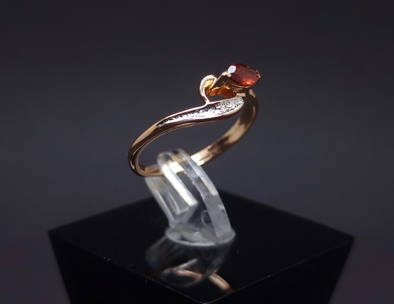 Gold ring with colored stone