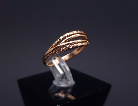 Gold ring 