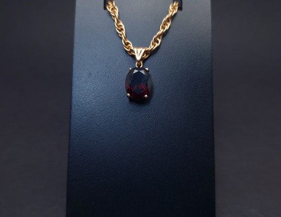 Gold pendant with colored stone