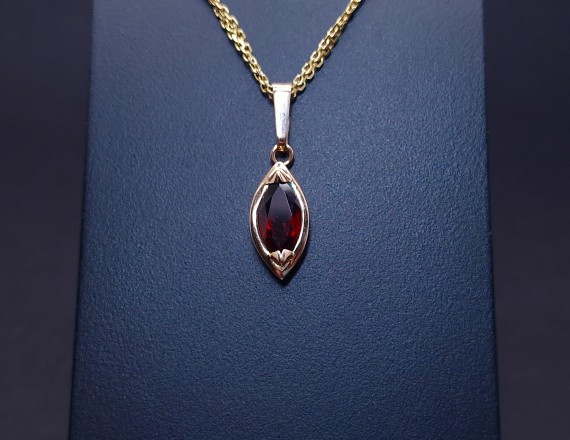 Gold pendant with colored stone