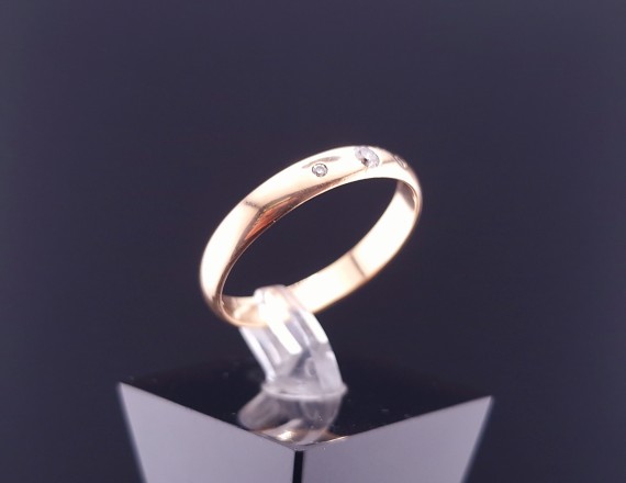 Gold wedding ring with diamonds