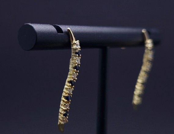 Gold earrings with colored stones