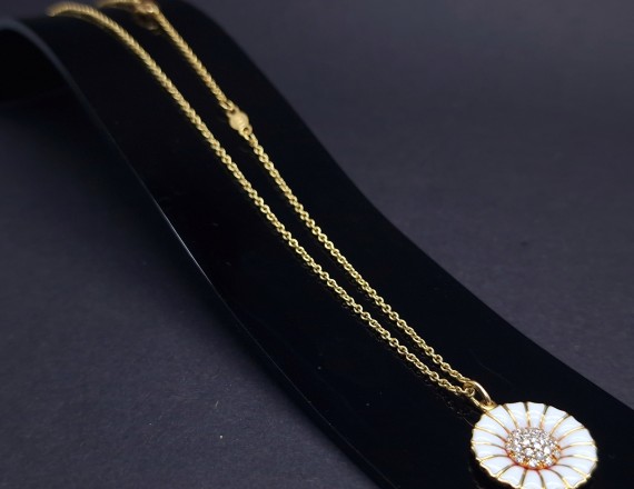 Gold chain and pendant with diamonds