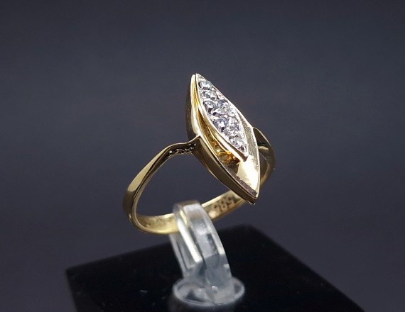 Gold ring 