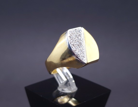 Men's gold ring with diamonds