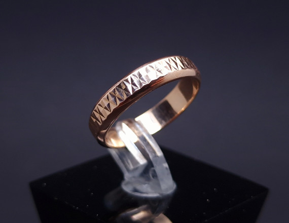 Gold wedding ring 